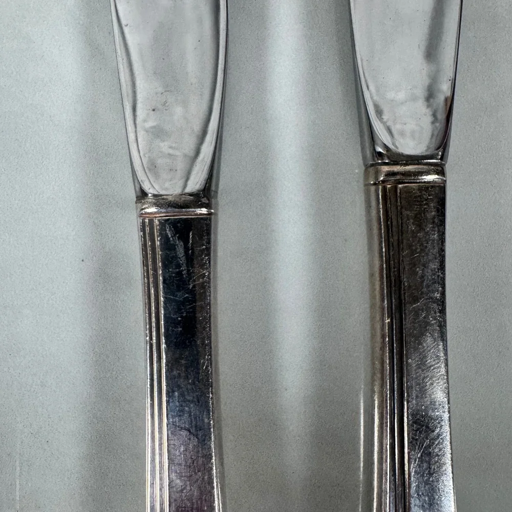 Set‎ of 2 Oneida Nobility Plate Silver Plated Dinner Knives Caprice